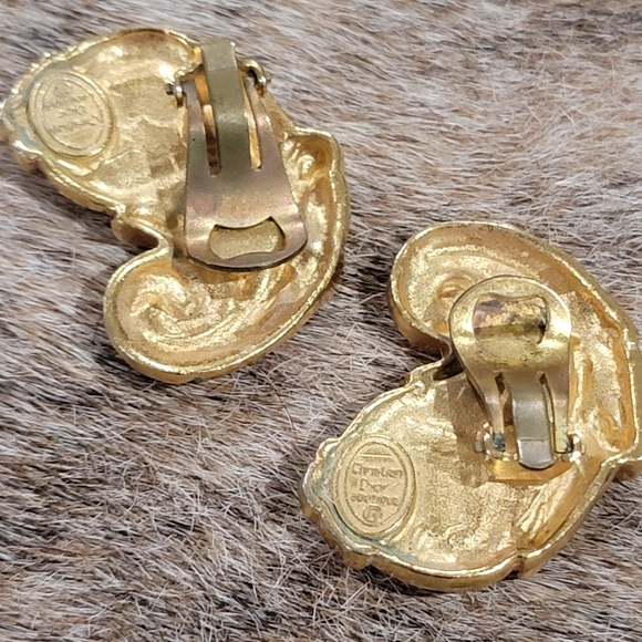 Vintage Christian Dior Gripoix Clip On Earrings - Picture 6 of 10
